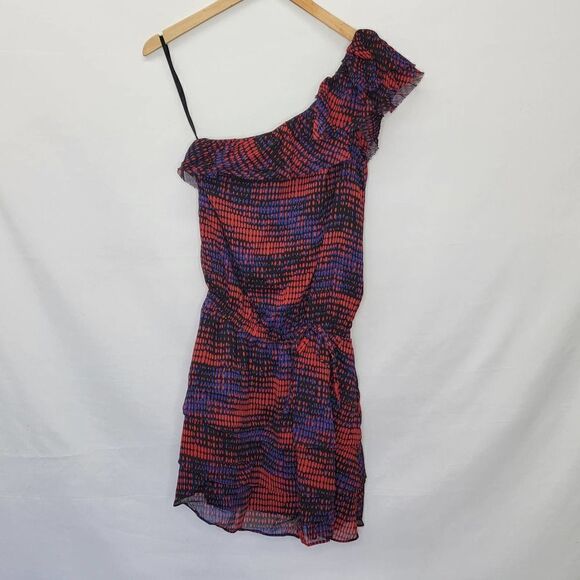 The limited one shoulder with ruffle on bottom - Picture 6 of 16